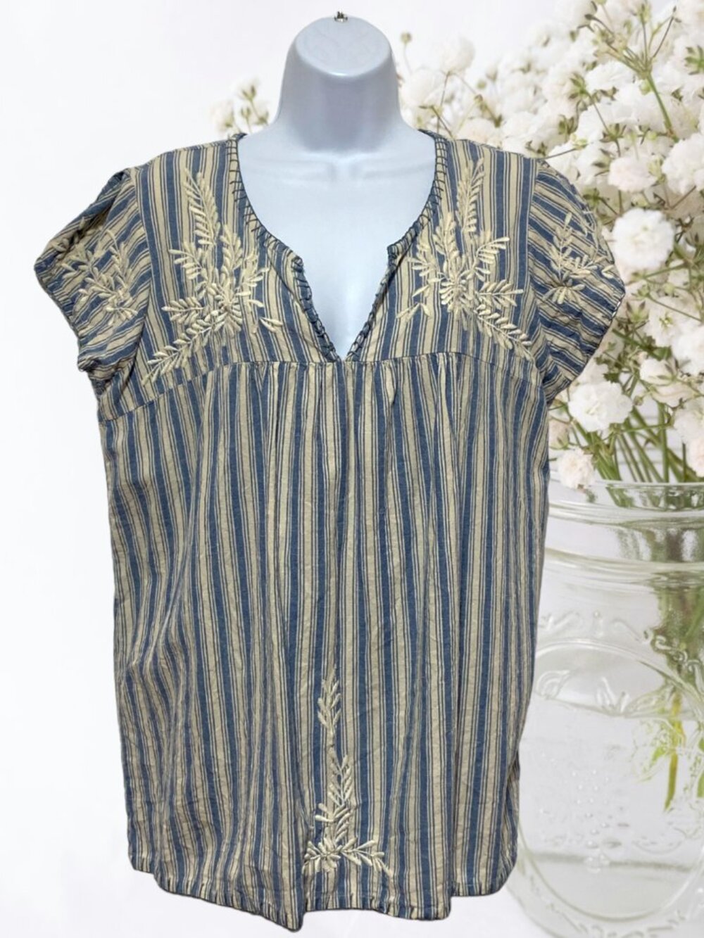 Ruff Hewn-Women's Medium Short Sleeve Top Embroidered Front & Back Pullover